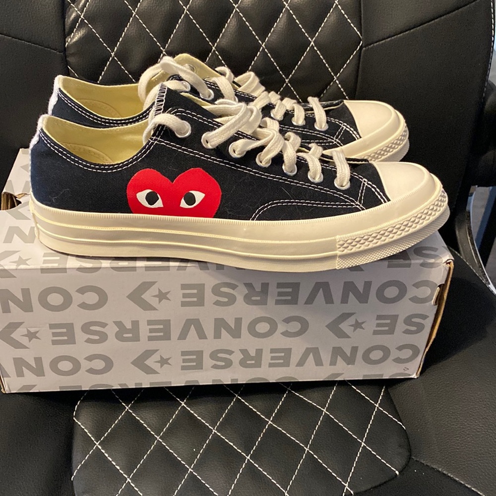 Comme Des Garçons Chuck Taylor converse low top never been worn!!